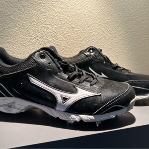 Mizuno Black and White Athletic Shoes